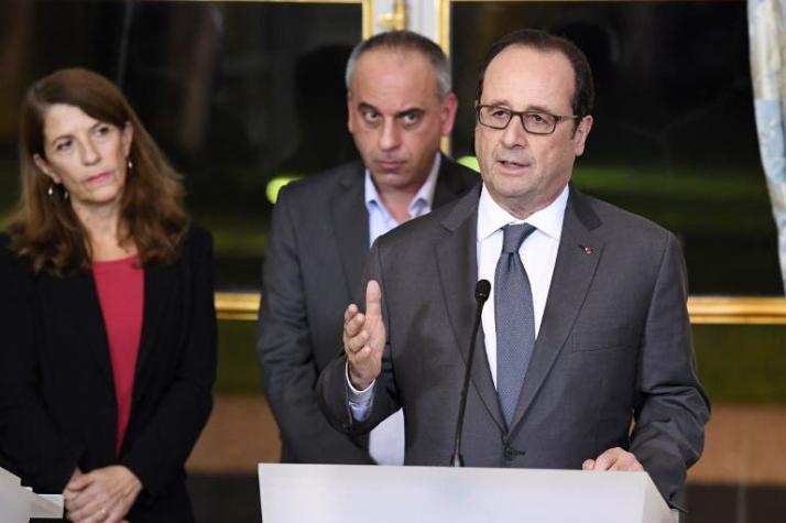 Hollande llama a los franceses a "demostrar que la democracia es más fuerte que todo"