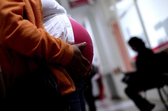 Una italiana simula un embarazo, compra un bebé y lo devuelve por ser mestizo