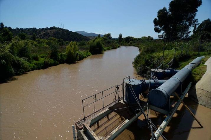 Freirina: Detectan vertimiento de ocho litros de petróleo en agua potable de la comuna