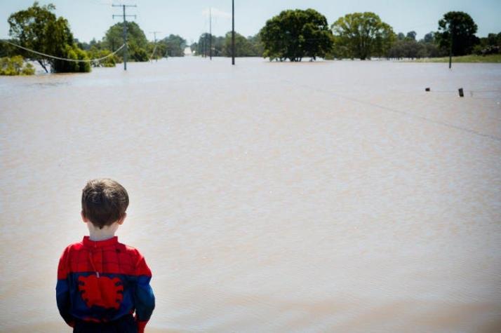 Australia: ríos siguen creciedo tras ciclón que dejó dos muertos