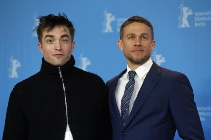 Charlie Hunnam habla de la nula relación que tuvo con Robert Pattinson en su última película