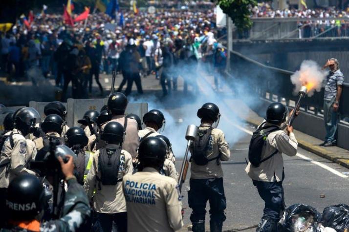 Violentas protestas en Venezuela lideradas por opositores a Nicolás Maduro
