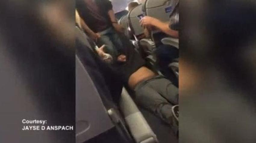 Director ejecutivo de United Airlines se disculpa por sacar a la fuerza a un pasajero
