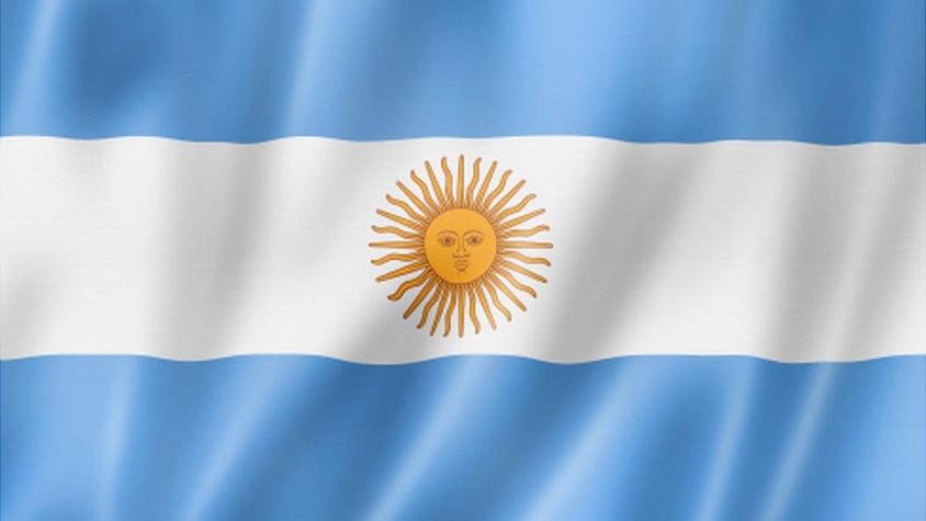 Si pensabas que era albiceleste te equivocas: los verdaderos colores de la primera bandera argentina
