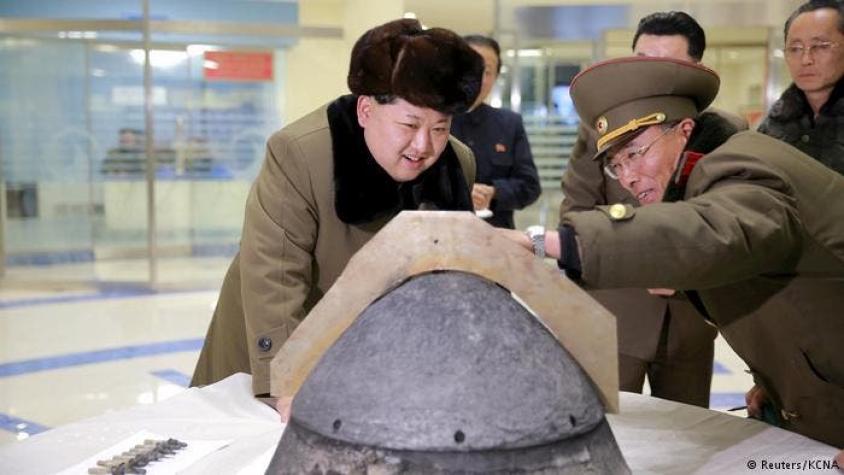 Corea del Norte ensaya desembarco aéreo ante la mirada de Kim Jong-un