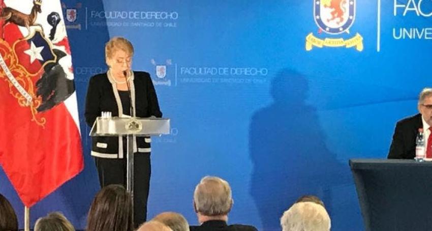Bachelet llama a "avanzar" en reforma universitaria y defiende seriedad del proyecto