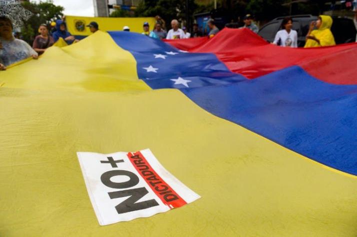 Crisis en Venezuela: dos opositores detenidos por "terroristas" marcan dos semanas de protestas