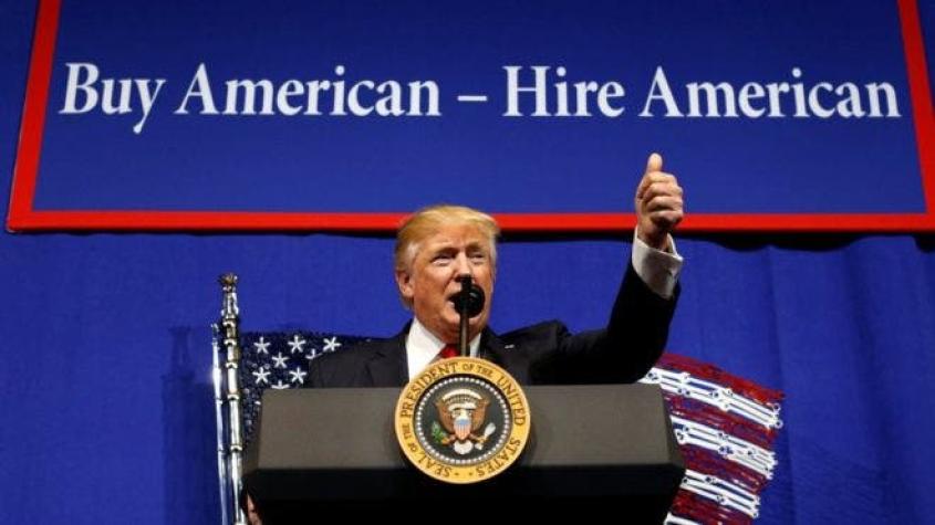 Trump firma orden ejecutiva que busca cambios a la visa H-1B para profesionales