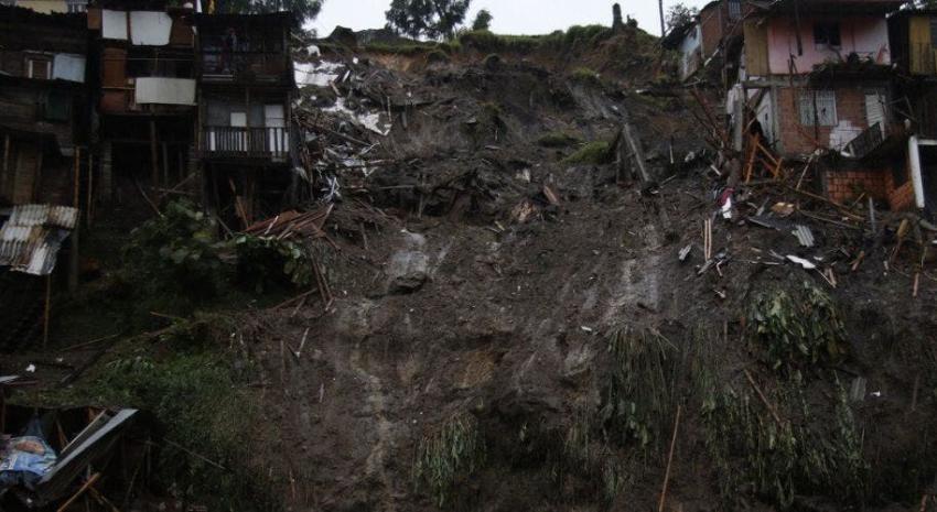 13 muertos y 23 desaparecidos tras deslizamientos e inundaciones en Colombia