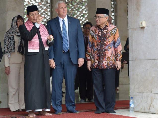 Mike Pence considera el islam moderado de Indonesia como "inspiración" para los musulmanes