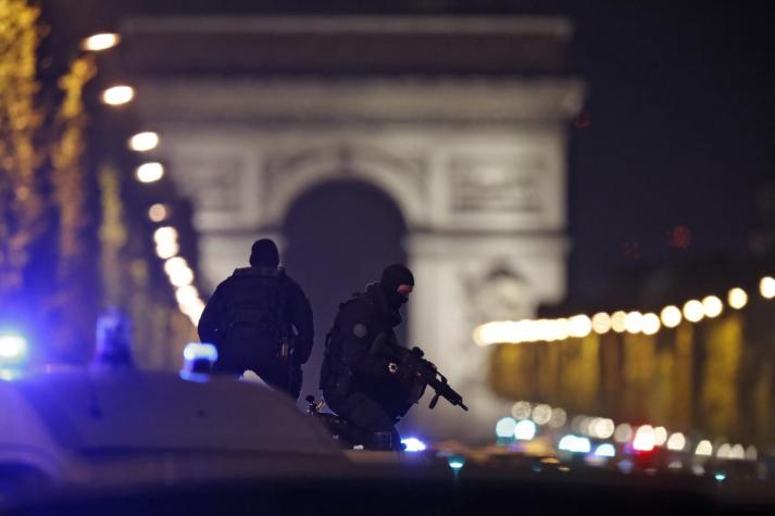 París: aplicación oficial que alerta sobre atentados no informó del tiroteo en Campos Elíseos
