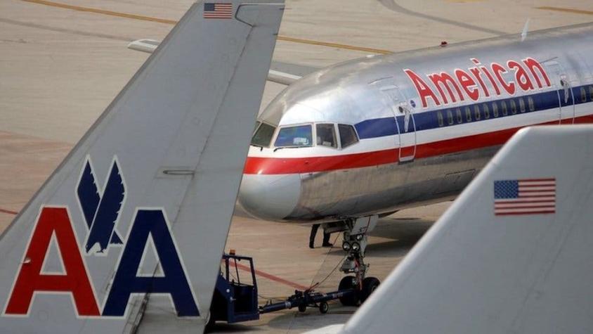 American Airlines se disculpa por empleado que le quitó violentamente el coche a una madre