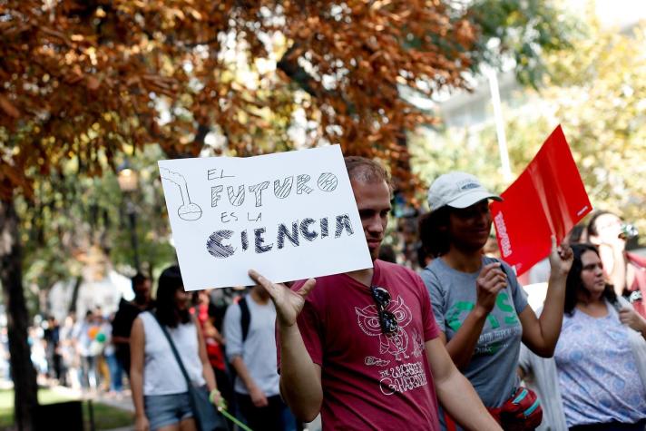 Cerca de 3 mil personas asistieron a la Marcha por la Ciencia en Santiago