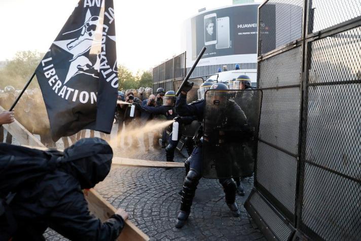 Protestas en París tras triunfo de Macron y Le Pen en presidenciales