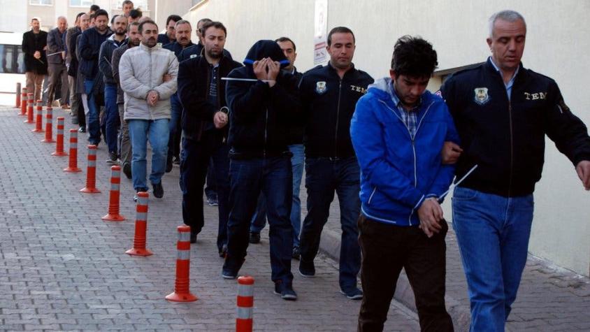 Por qué Turquía arrestó a más de mil policías en un solo día