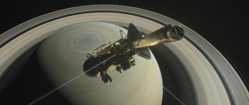 La sonda Cassini realiza primer descenso sobre los anillos de Saturno
