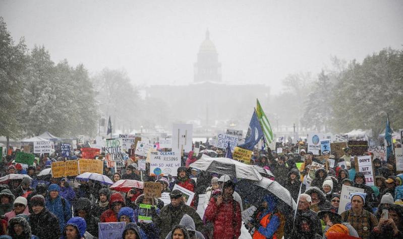 Ambientalistas protestan en Washington en los 100 primeros días del gobierno de Trump