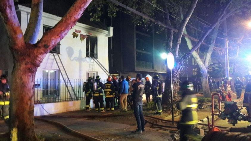 Dos muertos en incendio que afectó a hogar de ancianos en Providencia