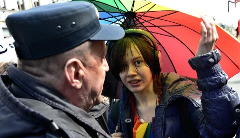 18 detenidos en Rusia por protestar contra persecución de homosexuales en Chechenia