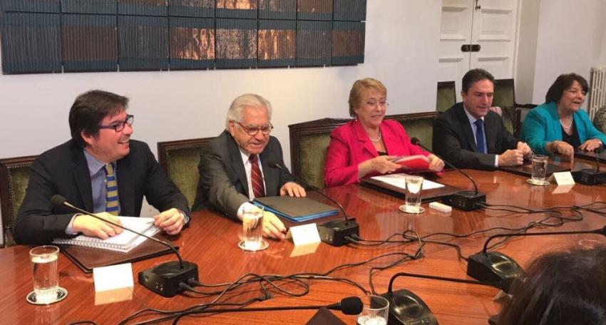 Bachelet encabeza consejo de gabinete tras quiebre en la Nueva Mayoría