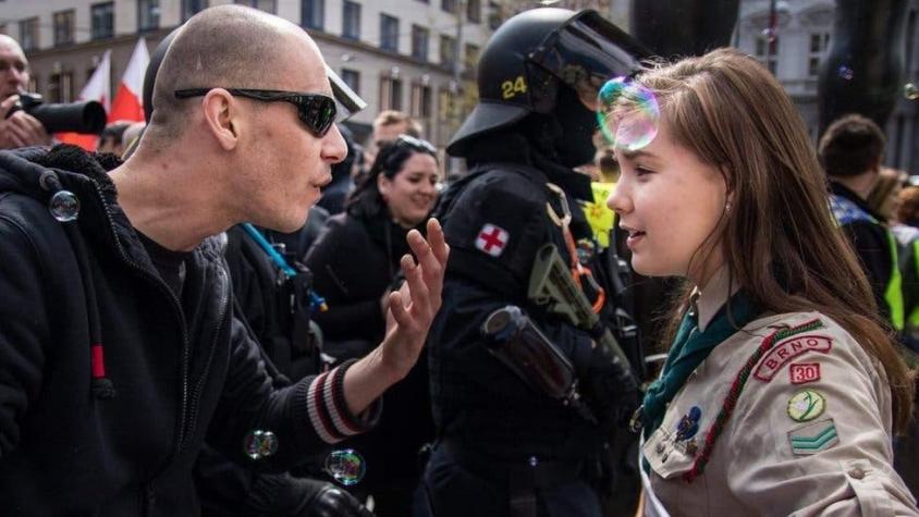 Lucie Myslikova, la joven scout que se enfrentó a un neonazi en República Checa