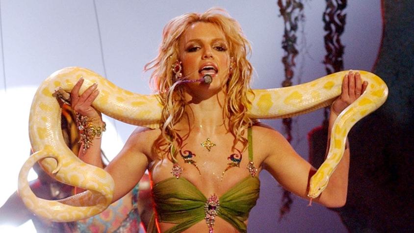 ¿Recuerdas el traje que lució Britney Spears junto a una serpiente? Ahora podría ser tuyo