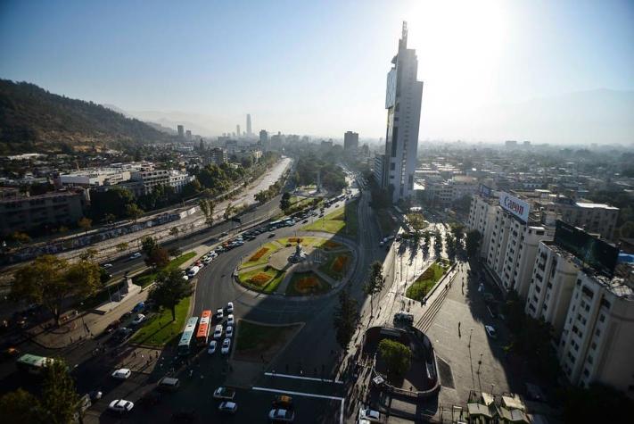 Estudio revela "drástico" deterioro en calidad de vida urbana en el Gran Santiago en últimos 5 años