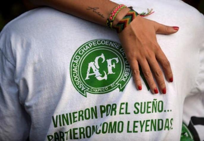 Sobrevivientes de Chapecoense visitan sitio de tragedia aérea en Colombia
