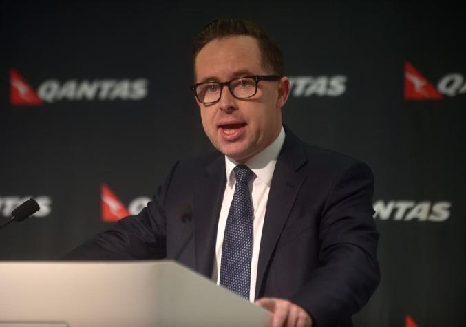 Presidente de aerolínea Qantas dice que el "pastelazo" no lo callará