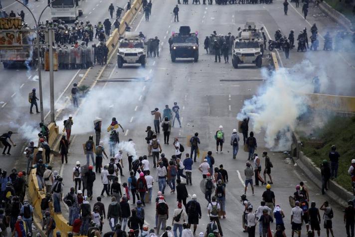Nueva jornada de protestas en Venezuela termina con el fallecido número 38