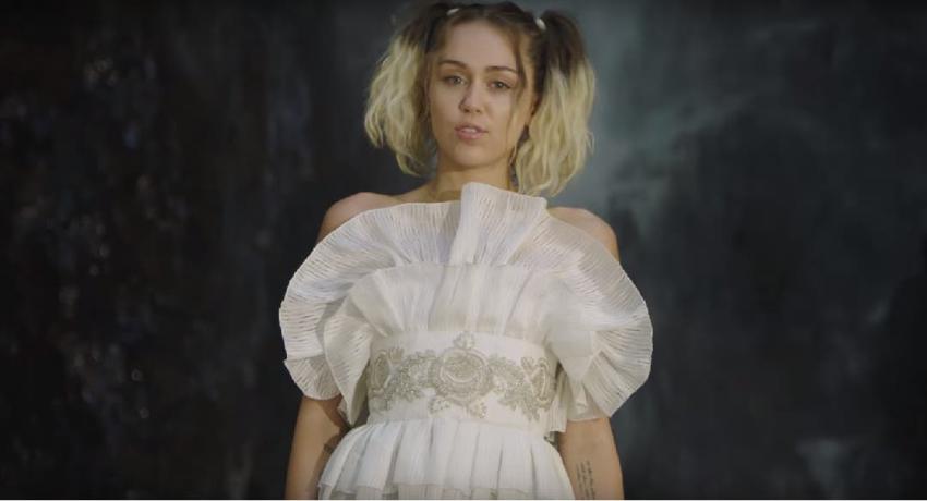 [VIDEO] "Malibu": El regreso de Miley Cyrus