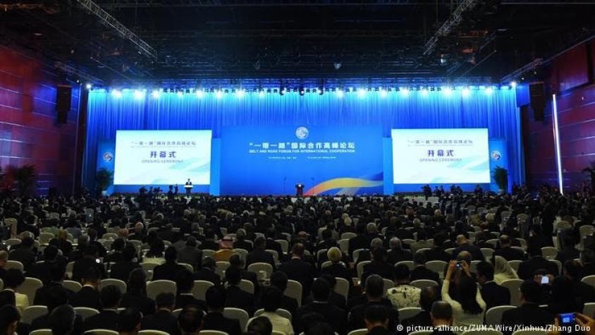 Xi da inicio al foro internacional sobre Nuevas Rutas de la Seda