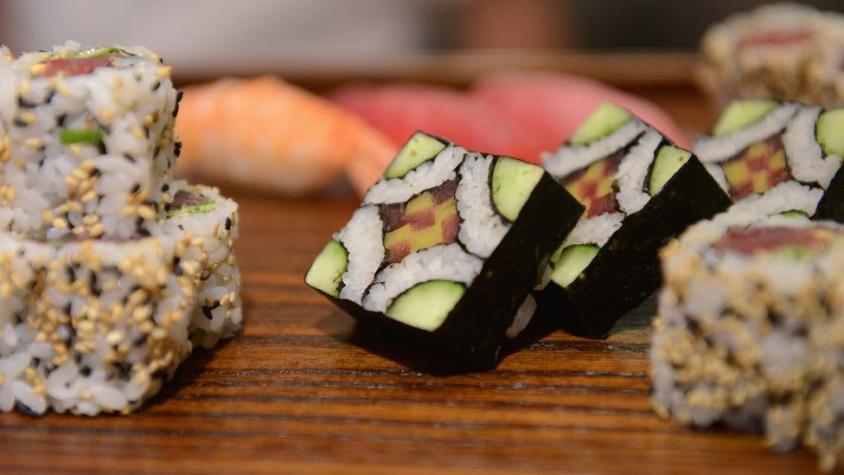 El riesgoso parásito del sushi que está causando cada vez más infecciones
