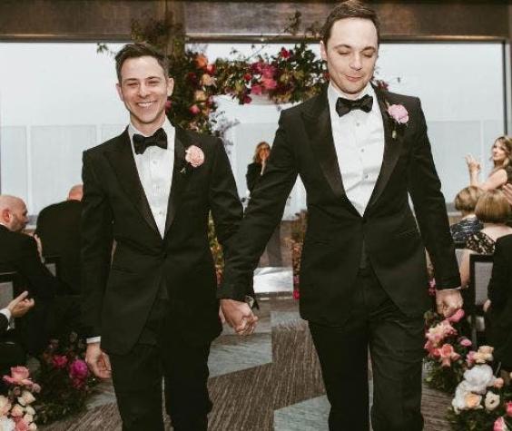 El protagonista de "The Big Bang Theory" se casa con su novio tras 14 años de relación