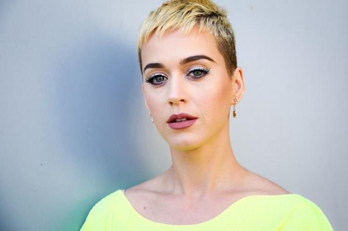 Katy Perry rinde homenaje a víctimas de Manchester durante concierto en Londres