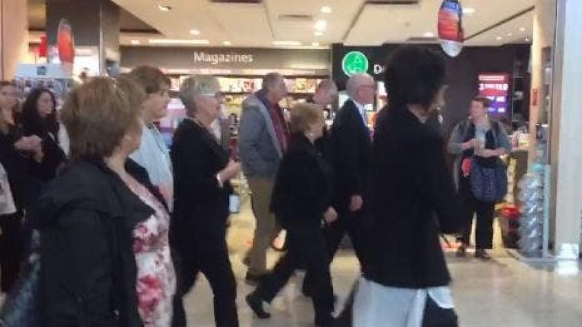 Evacuan a Presidenta Bachelet por alarma de incendio en aeropuerto de Nueva Zelanda