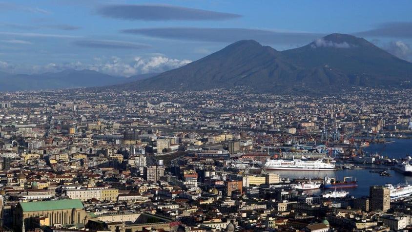 "Puede estar acercándose a una etapa crítica": el peligro que representa el volcán Campi Flegrei