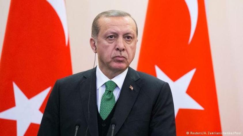 Turquía ordena más detenciones y cierra revista cultural