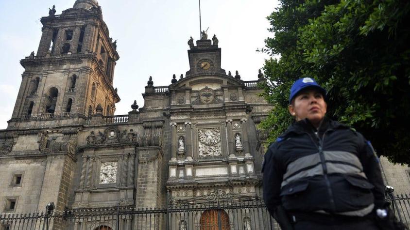 El impactante apuñalamiento de un sacerdote mientras daba misa en la catedral de Ciudad de México