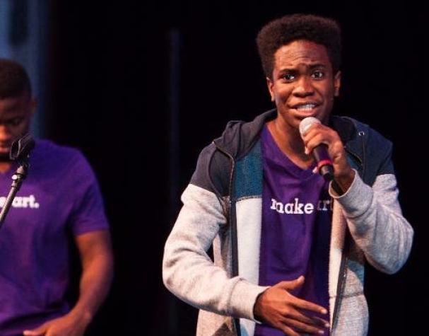 Estudiante logra graduarse de Harvard presentando un disco de rap como tesis