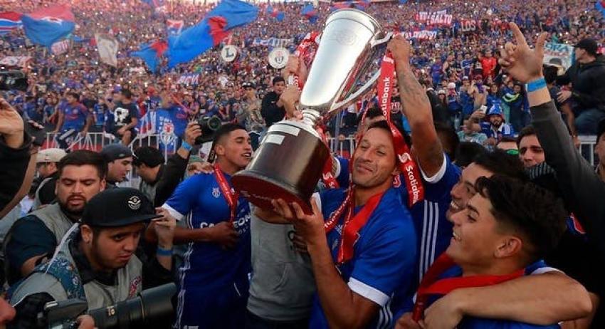 Ídolos "azules" y clubes del fútbol chileno saludan a la "U" por su nuevo título