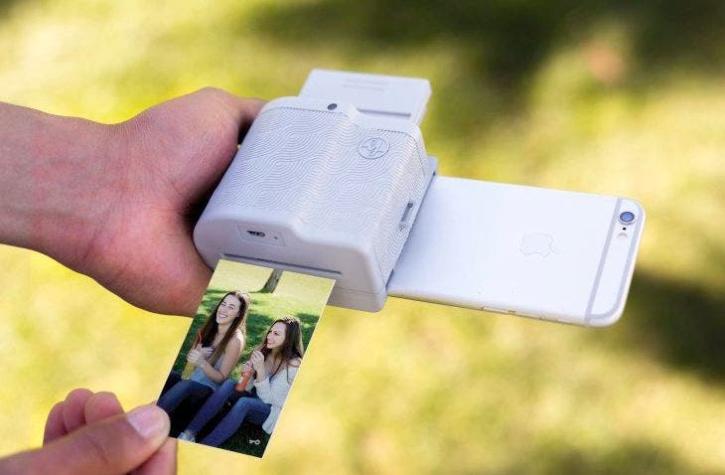 Prynt Pocket: El dispositivo que permite imprimir fotografías al instante desde un iPhone