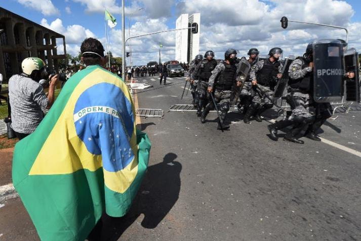 Temer llama al ejército tras violenta protesta y la crisis se agudiza en Brasil
