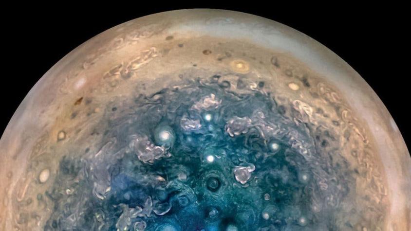 Las espectaculares imágenes de Júpiter que ponen en duda todo lo que sabemos del planeta más grande