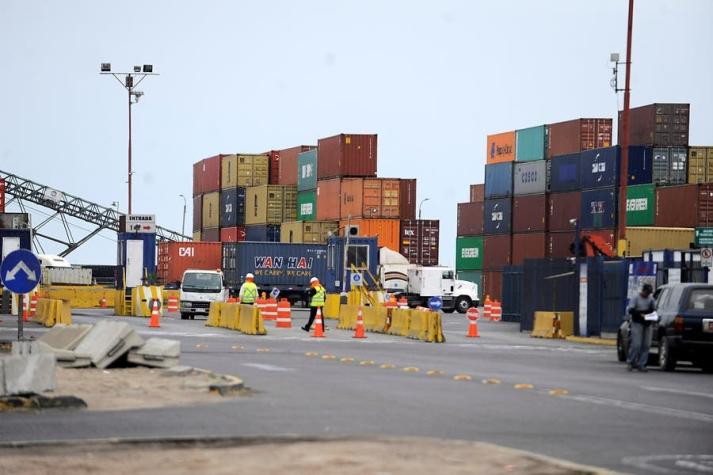 Transportistas bolivianos bloquean paso fronterizo con Chile