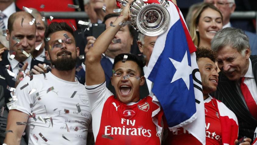 [VIDEOS] Alexis festeja título de Copa FA al ritmo de "Despacito" en el camarín de Arsenal