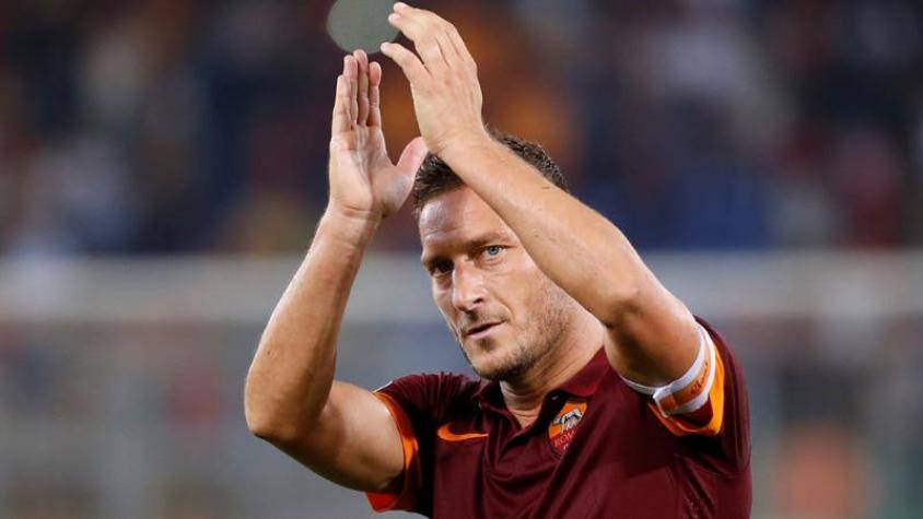 [VIDEO] Eterno capitán: El emotivo homenaje de la Roma a su ídolo Francesco Totti