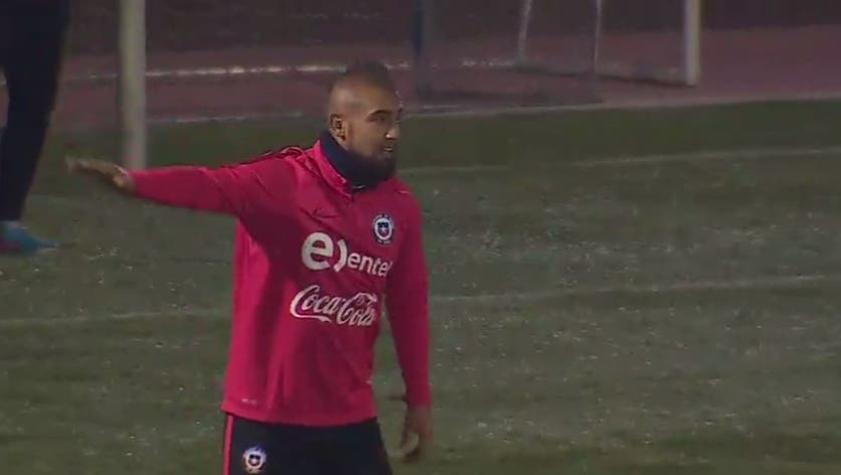 [VIDEO] Arturo Vidal visita "su" estadio y entrena con su club de barrio