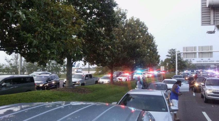 Cierran el aeropuerto de Orlando por presencia de hombre armado