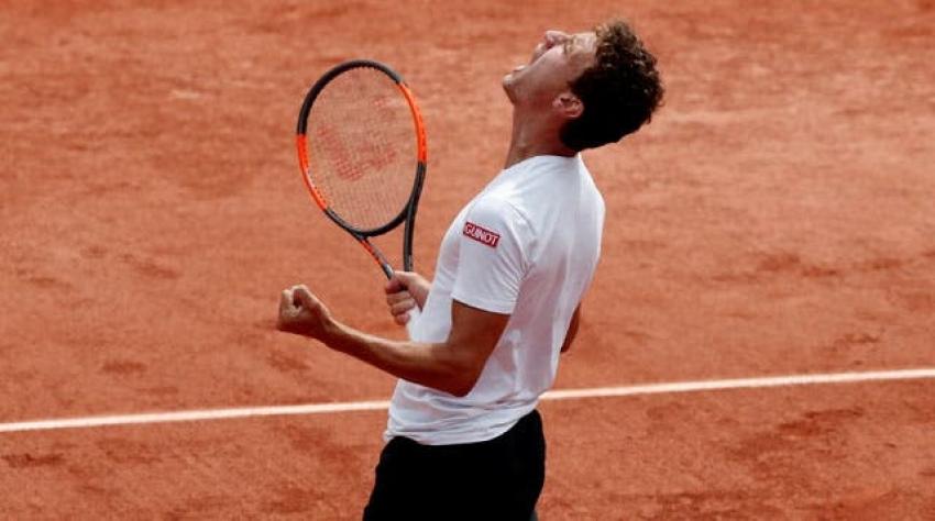 Renzo Olivo vence a Tsonga y silencia la central de Roland Garros